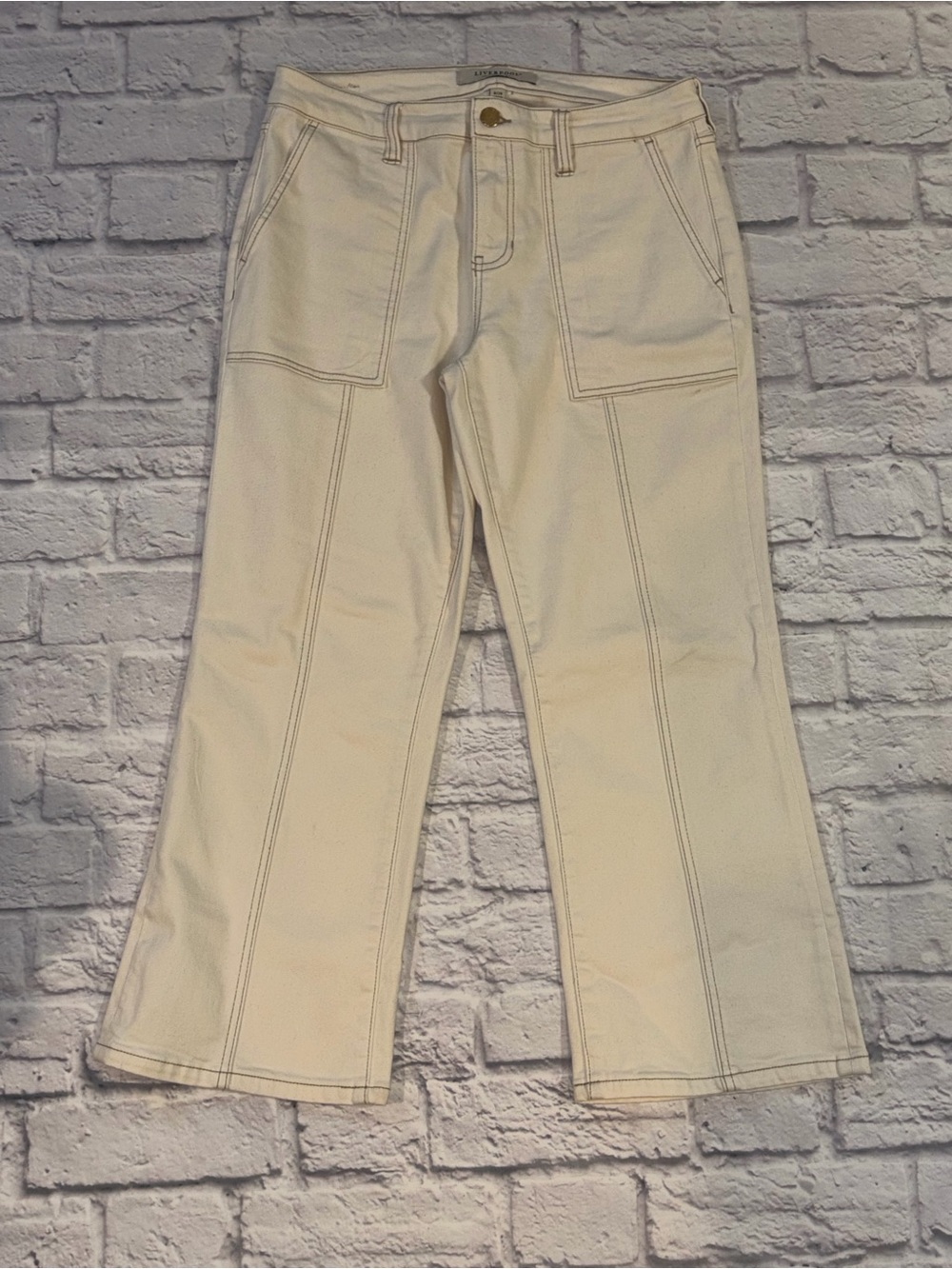 Liverpool Hannah Crop Flare Jeans. Cream Color. Size 8(29)